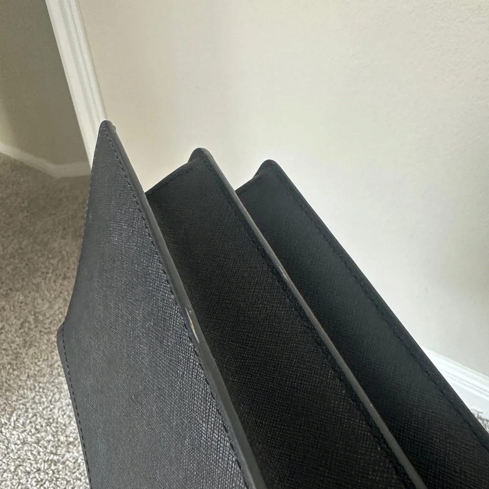 Tory Burch Emerson Envelope Black Crossbody Bag with Gold Chain - Picture 3 of 6